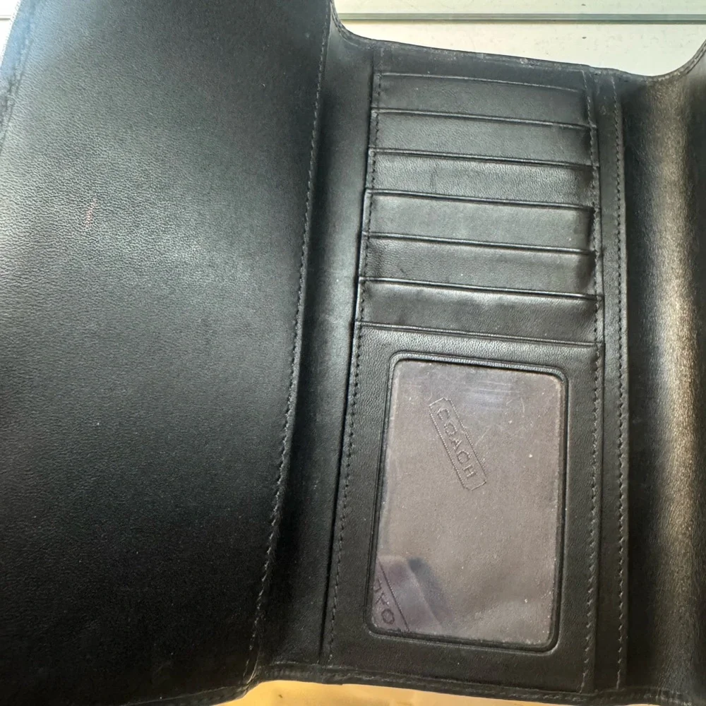 Vintage Coach Women's Black Signature wallet